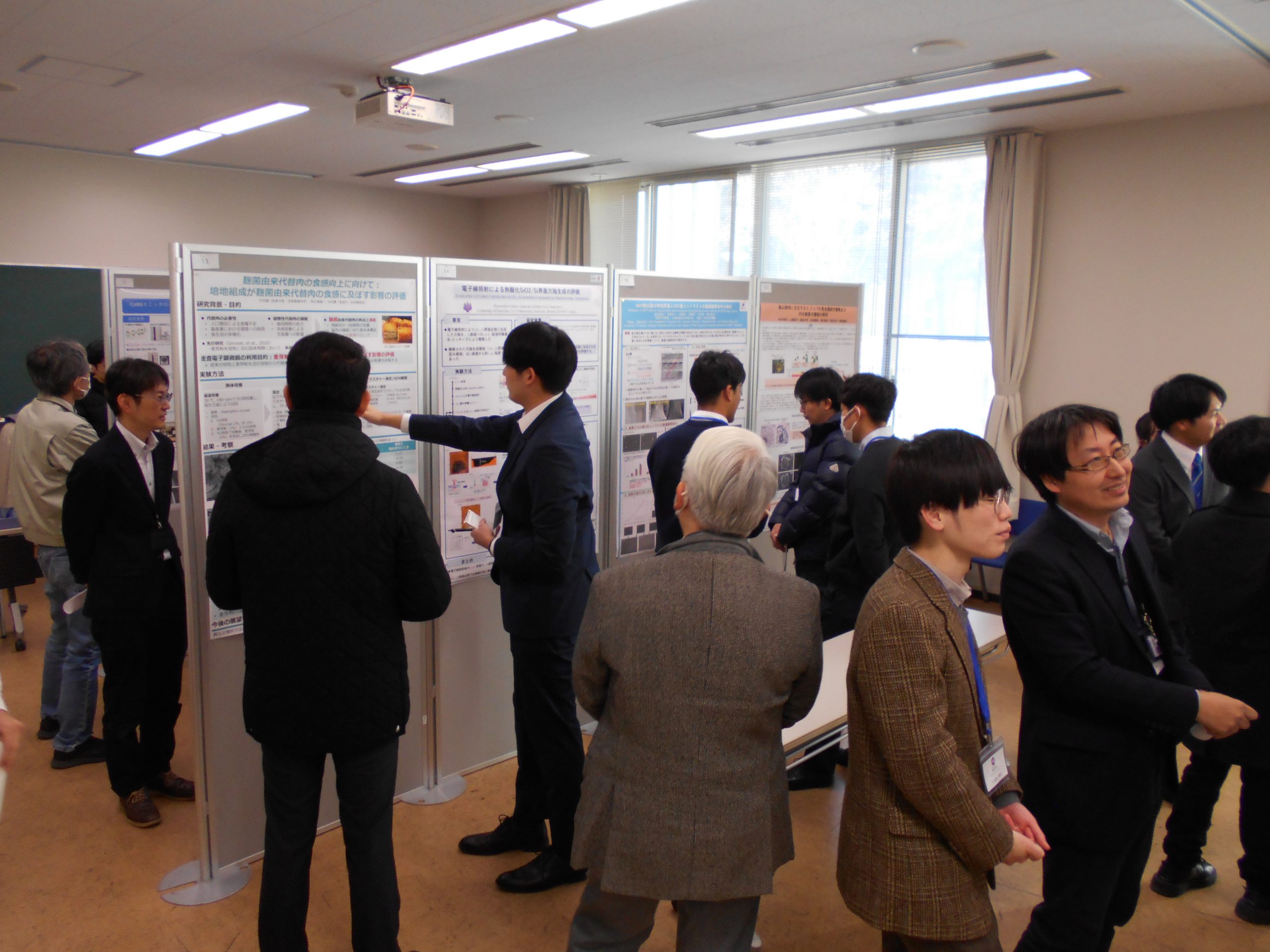 Featured image for “2025年度日立ハイテクSEM奨学生・データサイエンス奨学生RA研究報告会”